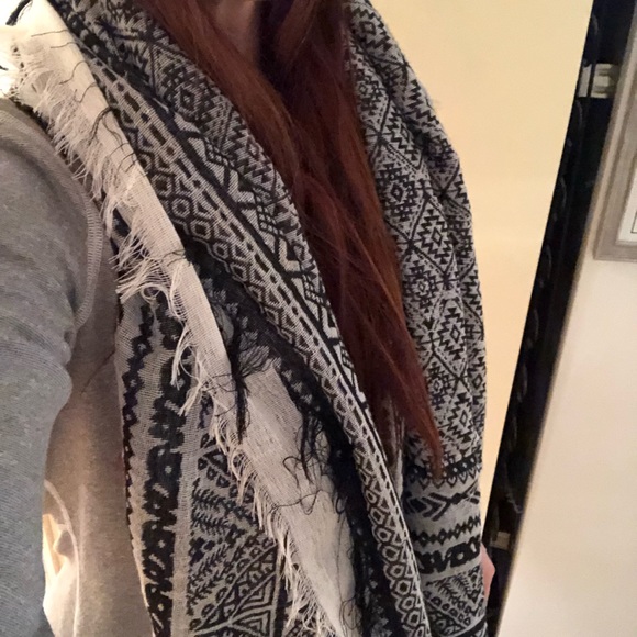 Aztec Wrap/Scarf - Picture 6 of 7